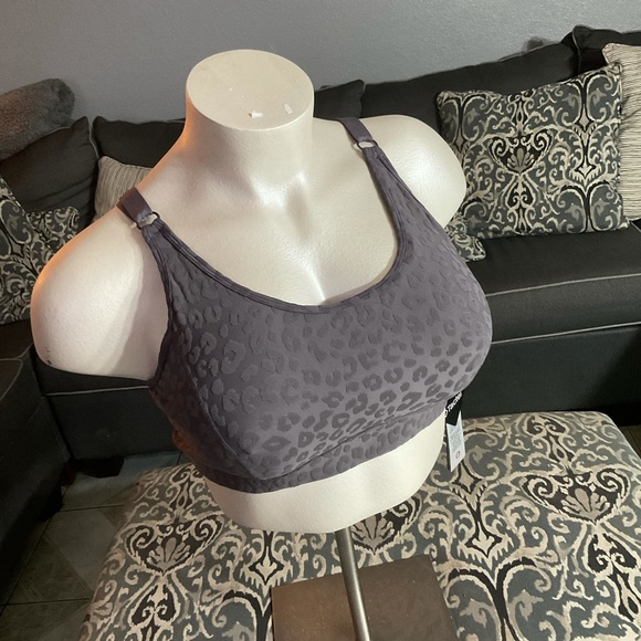 Curvy Sports Bra - Picture 3 of 4